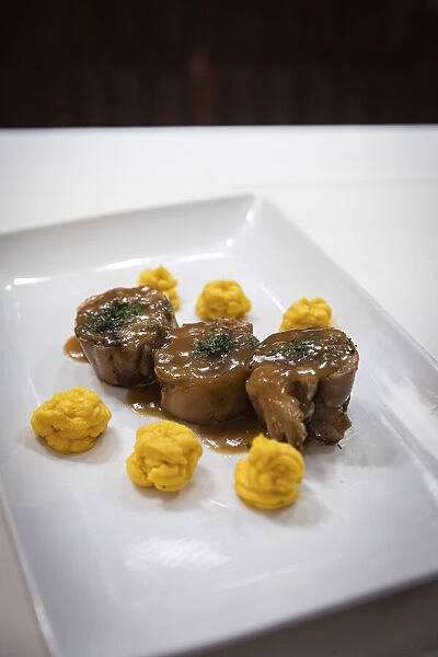 Spain, Madrid, Casa Alberto, Porks hands'stuffed with oxtail and pumpkin puree