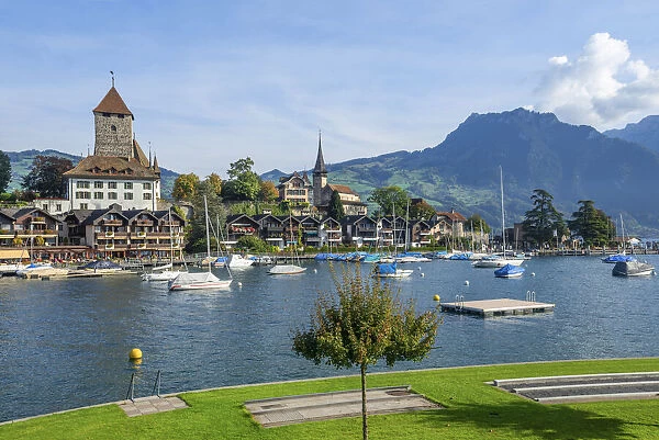 Spiez harbour with Spiez castle, Lake Thun, Bern, Bernese Alps, Berner Oberland