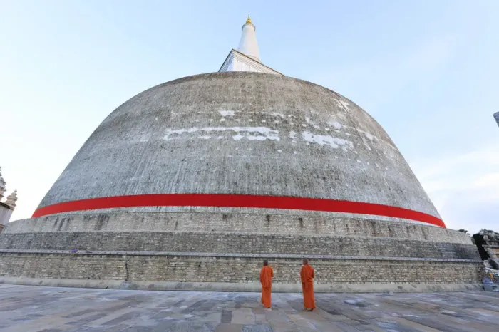 Framed Print : Sri Lanka, Anuradhapura (Unesco Site), Ruwanwelisaya (Ruwanweli Maha Seya) Stupa