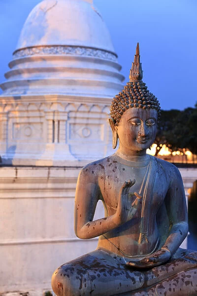Sri Lanka, Colombo, Beira Lake, Seema Malaka Buddhist Temple