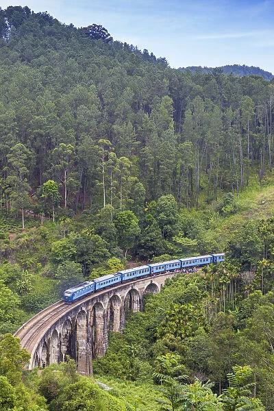 Sri Lanka, Ella, Train on Nine Arches bridge