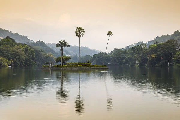 Sri Lanka, Kandy, Kandy Lake