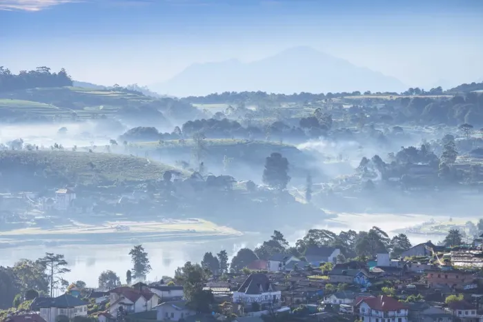 Framed Print : Sri Lanka, Nuwara Eliya, View of Gregory Lake