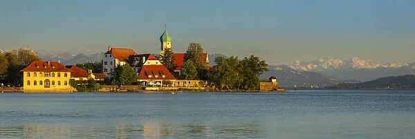 St. Georg church and castle on peninsula, Wasserburg, Lake Constance, Swabia, Bavaria