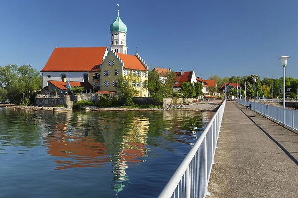 St. Georg church and castle on peninsula, Wasserburg, Lake Constance, Swabia, Bavaria