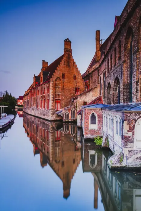 Framed Print : St. John hospital (Sint-Janshospitaal, now a museum) reflecting in the water canal