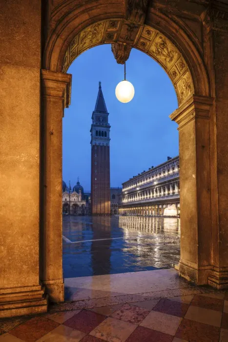Framed Print : St Marks Square and St Marks Cathedral, Piazza San Marco Framed Print : St Marks Square and St Marks Cathedral, Piazza San Marco