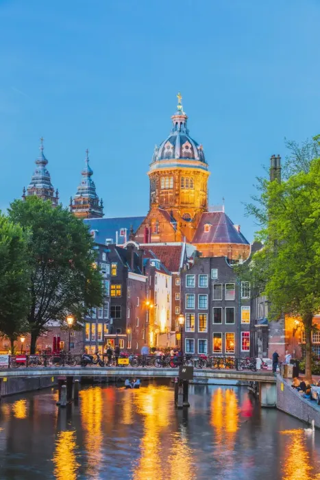 Framed Print : St. Nicholas church reflecting in the water canal by night in Amsterdam Framed Print : St. Nicholas church reflecting in the water canal by night in Amsterdam