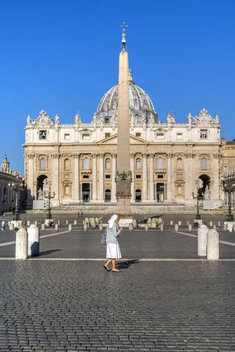 Framed Print : St. Peters Basilica seen from St. Peters Square, Vatican City