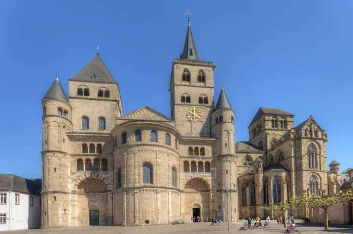 Framed Print : St. Peters Cathedral with Liebfrauenkirche, UNESCO World Heritage Site, Trier Framed Print : St. Peters Cathedral with Liebfrauenkirche, UNESCO World Heritage Site, Trier