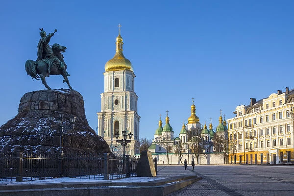 St. Sophias Cathedral and Bell Tower, Sofiyivska Square, Kiev (Kyiv), Ukraine