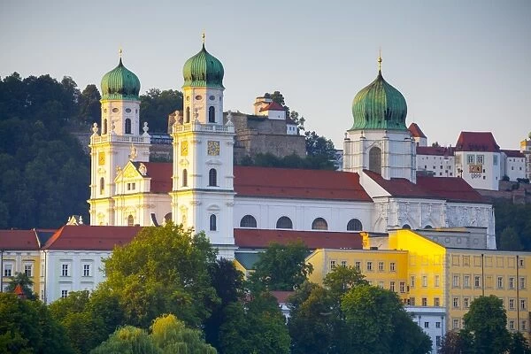 St. Stephans Cathedral & Veste Oberhaus fortress illuminated at sunset, Passau, Lower Bavaria