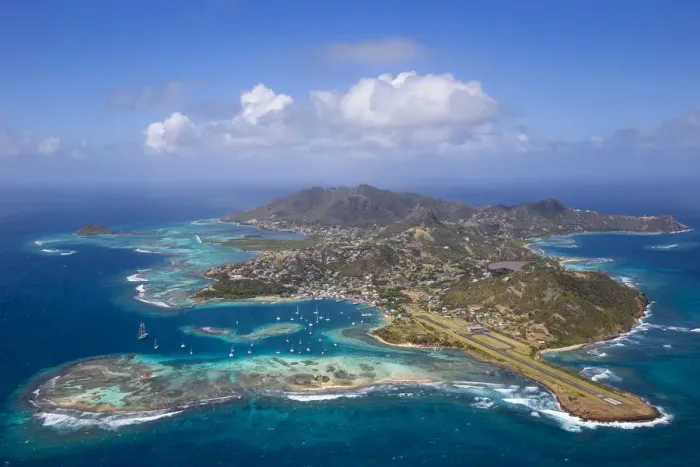 Framed Print : St Vincent and The Grenadines, Aerial view of Union Island Framed Print : St Vincent and The Grenadines, Aerial view of Union Island