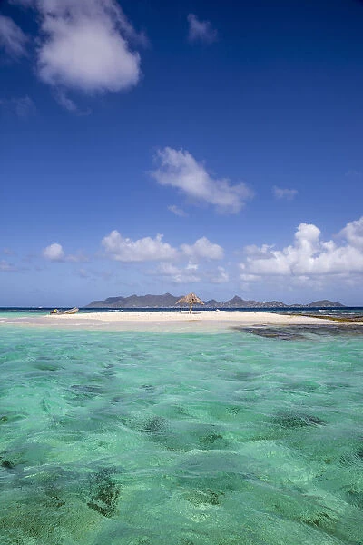 St Vincent and The Grenadines, Mopian Island