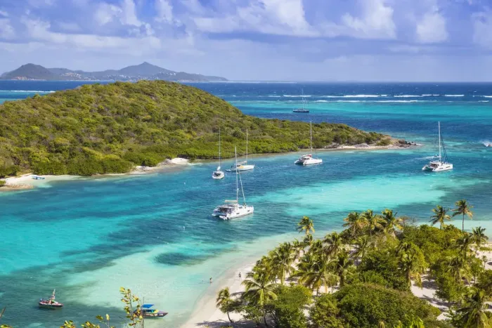 Framed Print : St Vincent and The Grenadines, Tobago Cays, Petit Bateau looking across to Petit Rameau Framed Print : St Vincent and The Grenadines, Tobago Cays, Petit Bateau looking across to Petit Rameau