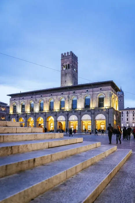 Framed Print : Stairways and buildings in Piazza Maggiore, Bologna, Emilia Romagna, Italy Framed Print : Stairways and buildings in Piazza Maggiore, Bologna, Emilia Romagna, Italy