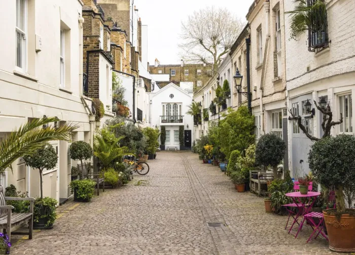 Framed Print : Stanhope Mews South, Kensington, London, England Framed Print : Stanhope Mews South, Kensington, London, England
