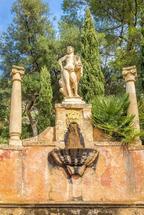 Framed Print : Statue of Apollo in the upper gardens of the Raixa estate, Bunyola, Mallorca, Balearic Islands, Spain