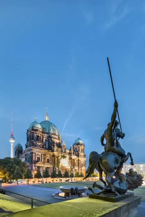 Framed Print : Statue, Berlin Dom, Berlin, Germany Framed Print : Statue, Berlin Dom, Berlin, Germany