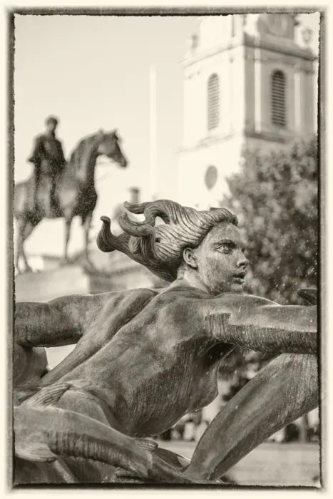 Framed Print : Statue in a fountain in Trafalgar Square, London, England, UK Framed Print : Statue in a fountain in Trafalgar Square, London, England, UK