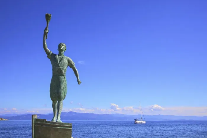 Framed Print : Statue of Giorgos Anemogiannis at The Harbour Entrance, Gaios Harbour, Paxos Framed Print : Statue of Giorgos Anemogiannis at The Harbour Entrance, Gaios Harbour, Paxos