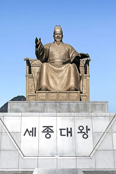 Statue of king Sejong in Gwanghwamun Plaza, Gwanghwamun, Seoul, South Korea