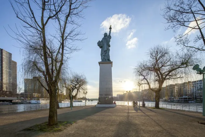 Framed Print : Statue of Liberty replica, Ile aux Cygnes, Paris, France