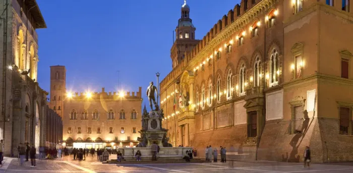 Framed Print : Statue of Neptune, Piazza Maggiore, Bologna, Italy Framed Print : Statue of Neptune, Piazza Maggiore, Bologna, Italy