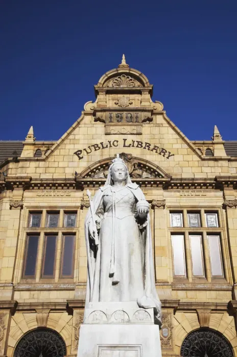 Framed Print : Statue of Queen Victoria outside public library, Market Square, Port Elizabeth, Eastern Framed Print : Statue of Queen Victoria outside public library, Market Square, Port Elizabeth, Eastern