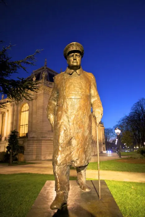 Framed Print : Statue Of Sir Winston Churchill, Paris, France, Western Europe Framed Print : Statue Of Sir Winston Churchill, Paris, France, Western Europe