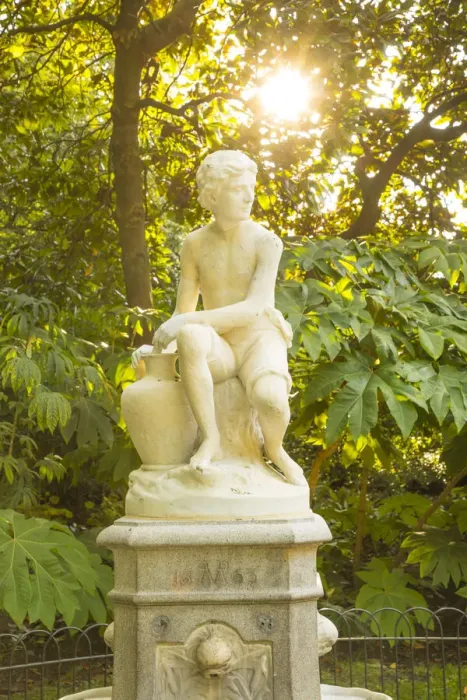 Framed Print : Statue in St. Jamess Park, London, England, UK