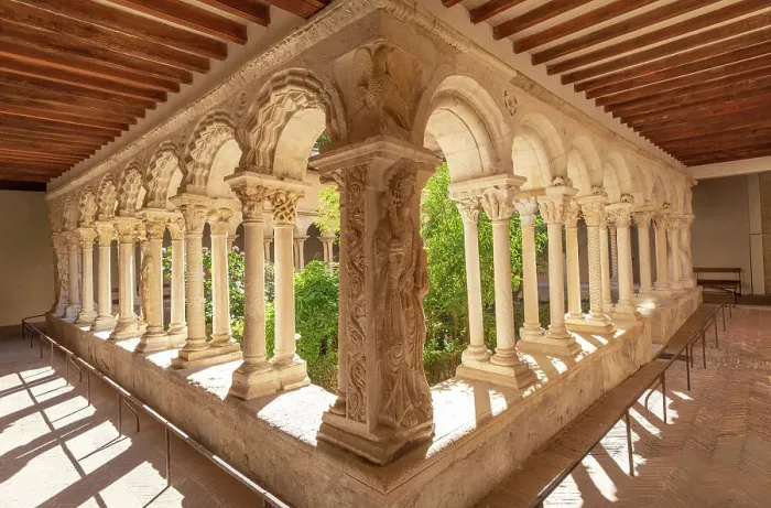 Framed Print : Statue of St Peter in the Cloisters of Aix Cathedral, Aix-en-Provence, Provence-Alpes-Cote d'Azur, France