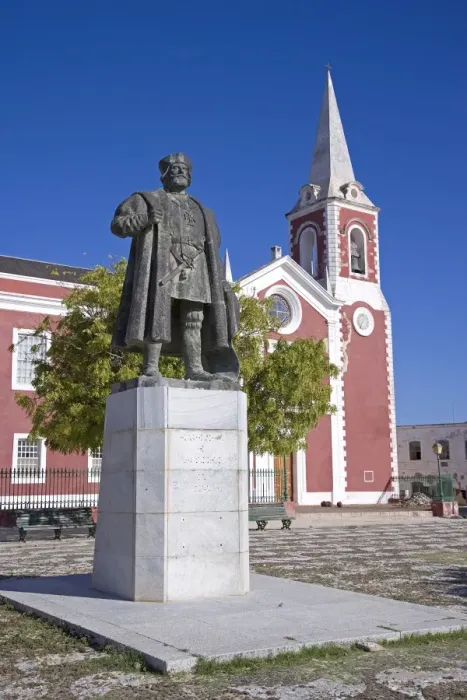 Framed Print : A statue of Vasco de Gama stands in front of the old Framed Print : A statue of Vasco de Gama stands in front of the old