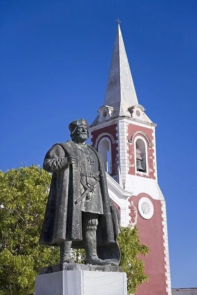 A statue of Vasco de Gama stands in front of the old