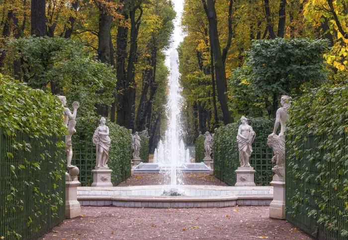 Framed Print : Statues and fountains of the Summer Garden (Letniy sad) in autumn, Saint Petersburg Framed Print : Statues and fountains of the Summer Garden (Letniy sad) in autumn, Saint Petersburg