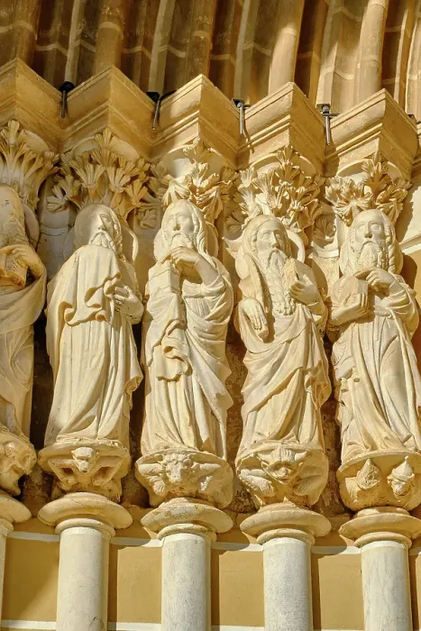 Framed Print : Statues of Saints on the main portal of Evora Cathedral, a UNESCO World Heritage Site. Alentejo, Portugal Framed Print : Statues of Saints on the main portal of Evora Cathedral, a UNESCO World Heritage Site. Alentejo, Portugal