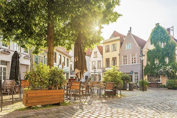 Stavendamm Square in the historic Schnoor district at sunrise, Bremen, Germany