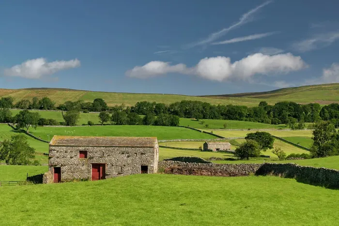 Framed Print : Stone Barn in Wensleydale, Yorkshire Dales National Park, England Framed Print : Stone Barn in Wensleydale, Yorkshire Dales National Park, England