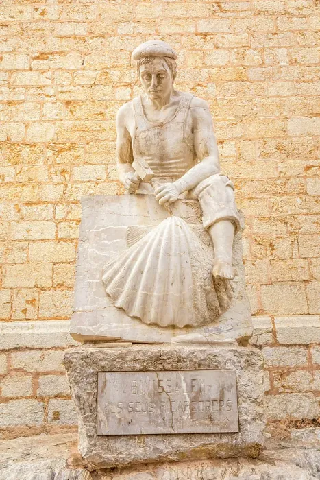 Framed Print : Stonemason monument in front of the church of Binissalem, Mallorca, Balearic Islands, Spain