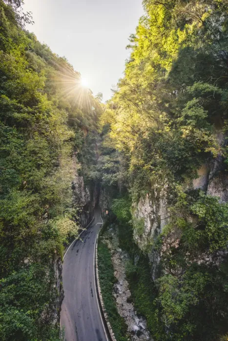 Framed Print : Strada della Forra, Tremosine, lake Garda, Brescia district, Lombardy, Italy