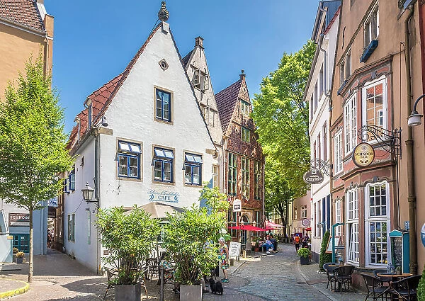 Street cafes in the historic Schnoor district, Bremen, Germany