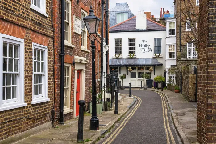Framed Print : A street in Hampstead, London, England Framed Print : A street in Hampstead, London, England