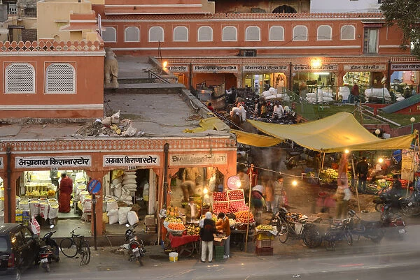 Street Market in Chhoti Chaupar square, Jaipur, India, Asia