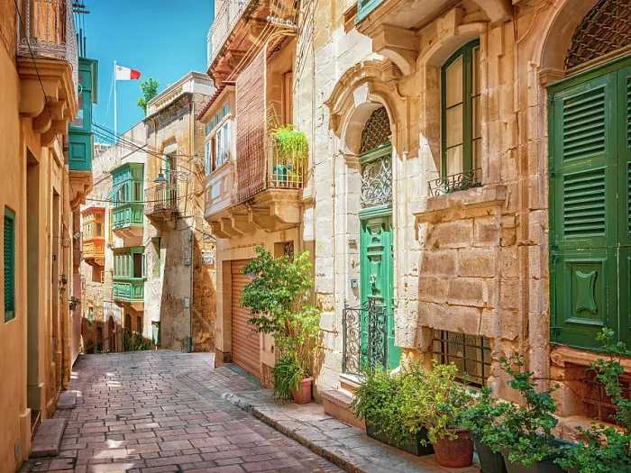 Framed Print : Street of picturesque Vittoriosa (Birgu), Valletta, Malta Framed Print : Street of picturesque Vittoriosa (Birgu), Valletta, Malta