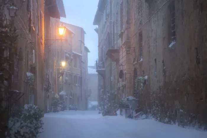 Framed Print : A street of Pienza during a winter snowstorm, Val d Orcia, Tuscany, Italy Framed Print : A street of Pienza during a winter snowstorm, Val d Orcia, Tuscany, Italy