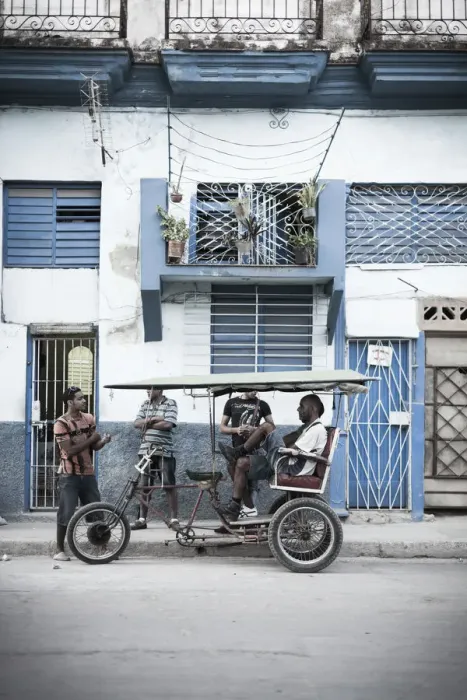 Framed Print : Street scene in Centro Habana, Havana, Cuba Framed Print : Street scene in Centro Habana, Havana, Cuba