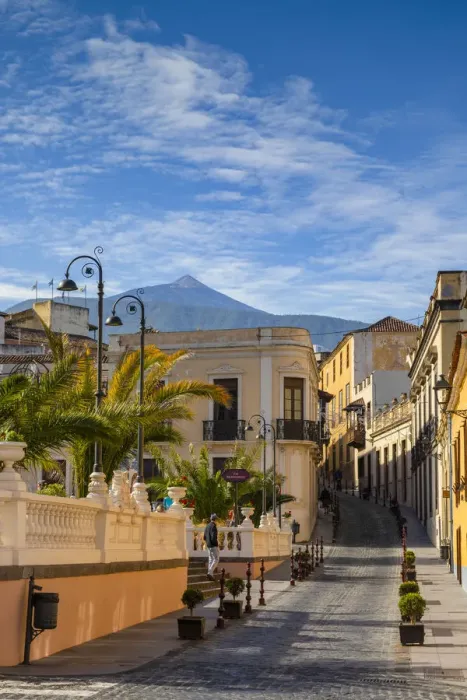 Framed Print : Street Scene, La Orotava, Tenerife, Canary Islands, Spain Framed Print : Street Scene, La Orotava, Tenerife, Canary Islands, Spain