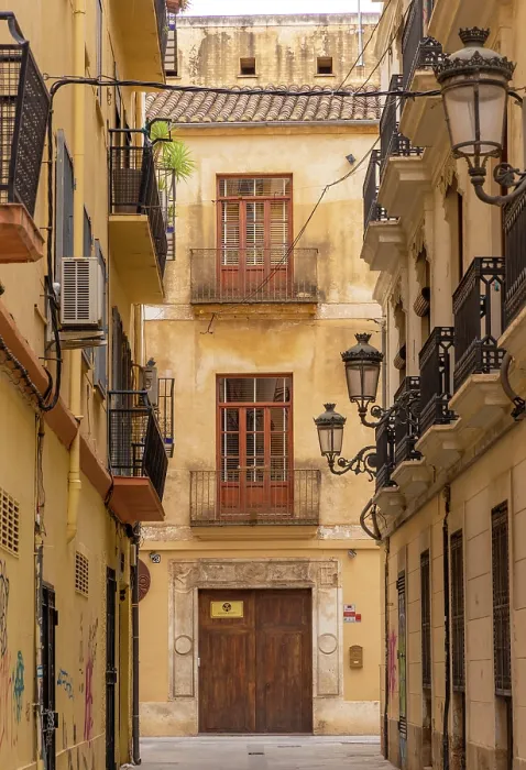 Framed Print : Street scene in the old town (El Carmen) of Valencia, Spain Framed Print : Street scene in the old town (El Carmen) of Valencia, Spain
