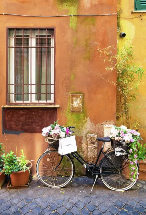 Framed Print : The streets of Rome, Italy Framed Print : The streets of Rome, Italy