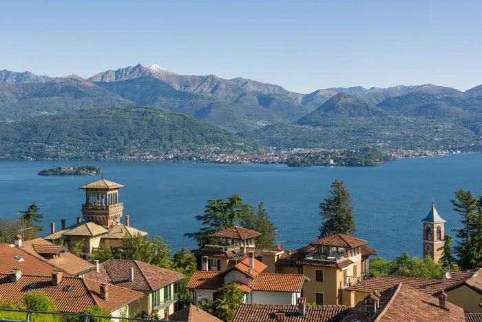 Framed Print : Stresa, Verbano-Cusio-Ossola, Piedmont, Italy. Houses on the hill with lake Maggiore Framed Print : Stresa, Verbano-Cusio-Ossola, Piedmont, Italy. Houses on the hill with lake Maggiore